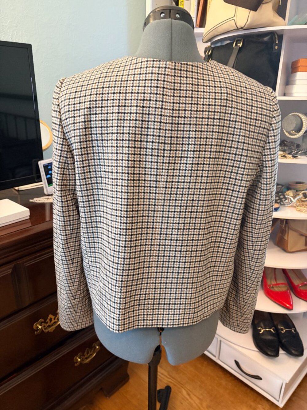 Ann Taylor Houndstooth Tweed Jacket Gold Button Blazer Size 8 Classic Old Money - Picture 2 of 14